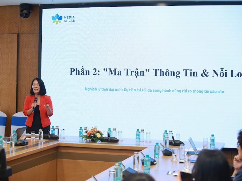 Nhà báo Tạ Bích Loan tham gia phiên thảo luận về AI trong báo chí tại Diễn đàn Báo chí toàn quốc 2026