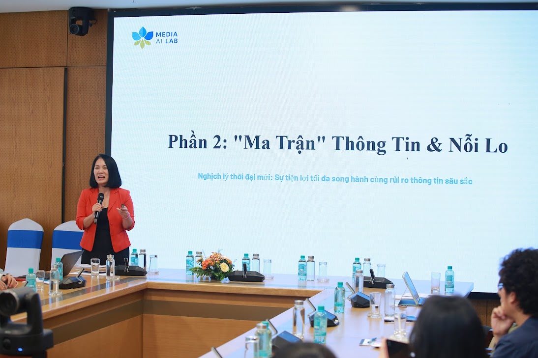 Nhà báo Tạ Bích Loan tham gia phiên thảo luận về AI trong báo chí tại Diễn đàn Báo chí toàn quốc 2026