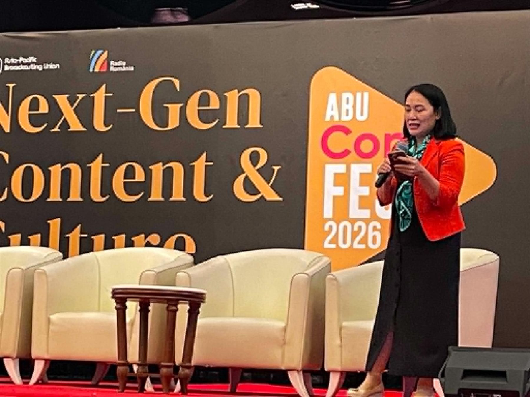Journalist Ta Bich Loan presenting at ABU Confest 2026 in Malaysia