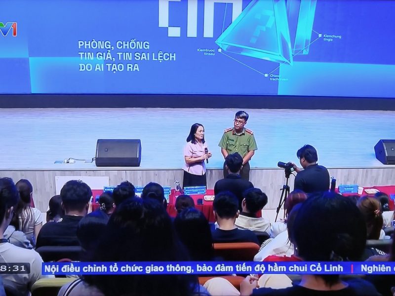 Bản tin VTV1 đưa tin TS. Tạ Bích Loan và chương trình tập huấn Tin AI phòng chống tin giả tại Trường Đại học Văn Lang