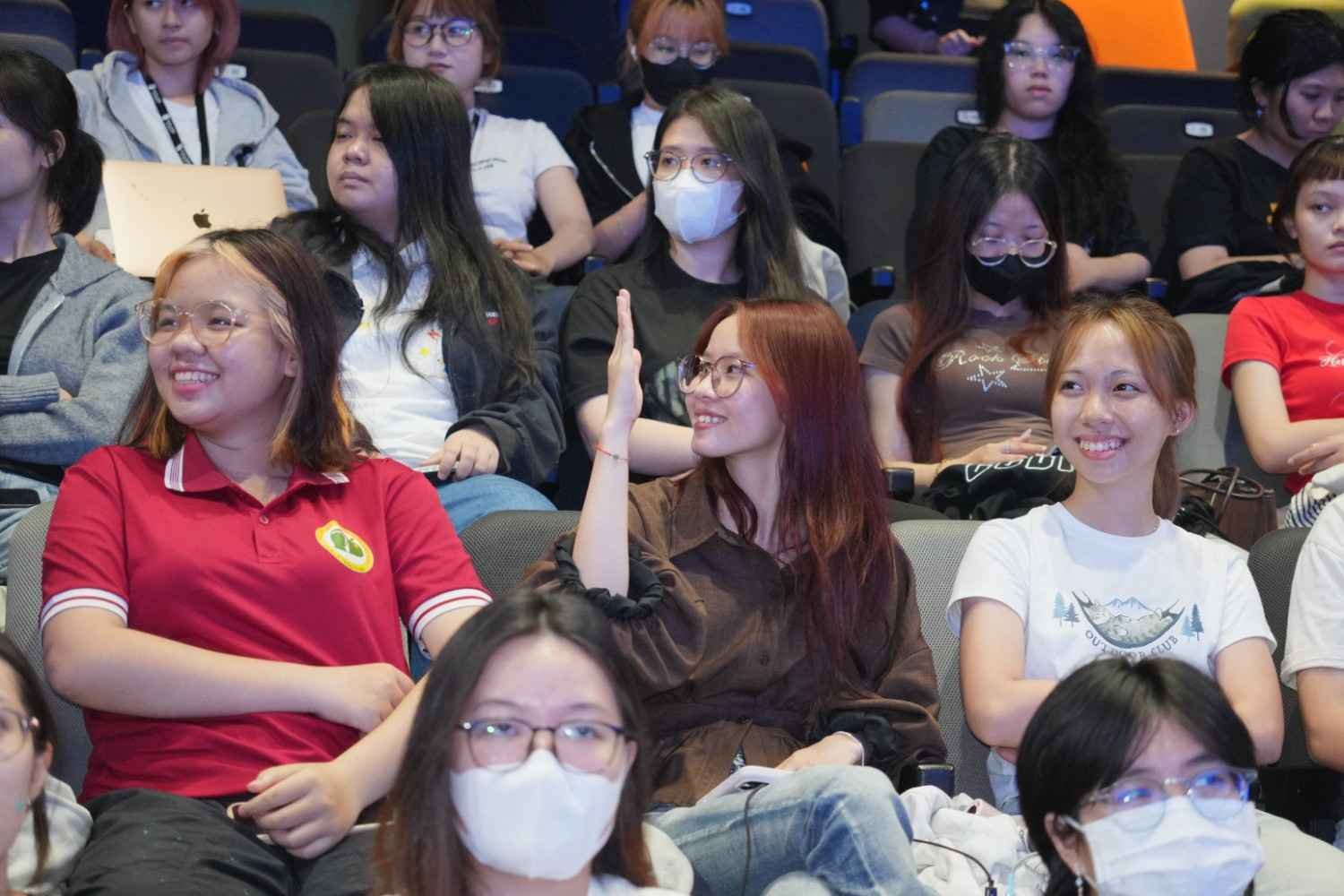 Sinh viên các trường đại học tại TP.HCM thảo luận sôi nổi về nhận diện tin giả tạo sinh bởi AI